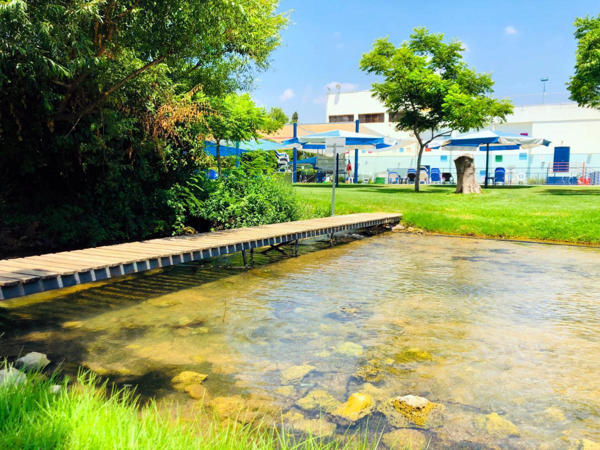 Erettz Dafna Travel Hotel エクステリア 写真